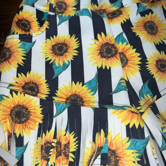 Crazy Train Sunflower Shorts - Picture 3 of 5